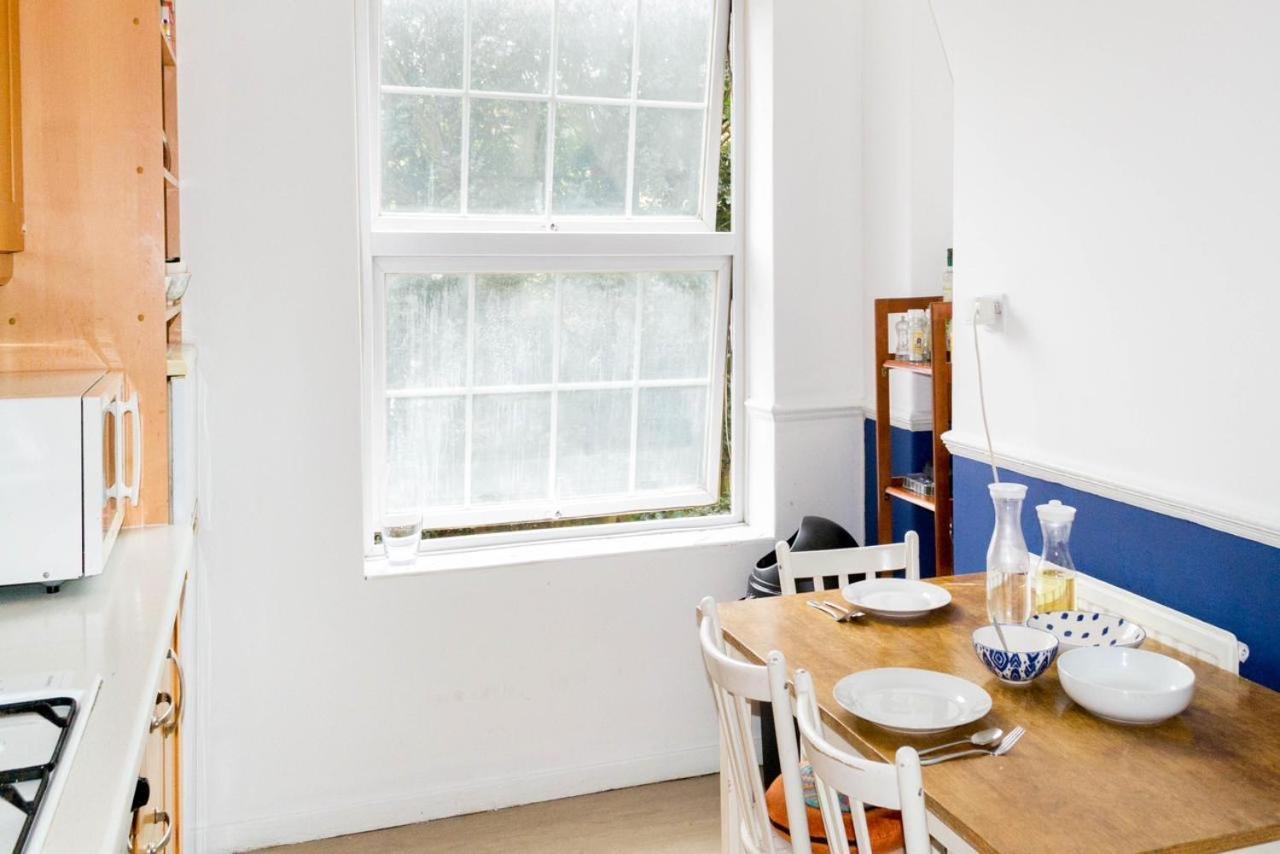 Affordable Double In Trendy Angel, Islington * Londra