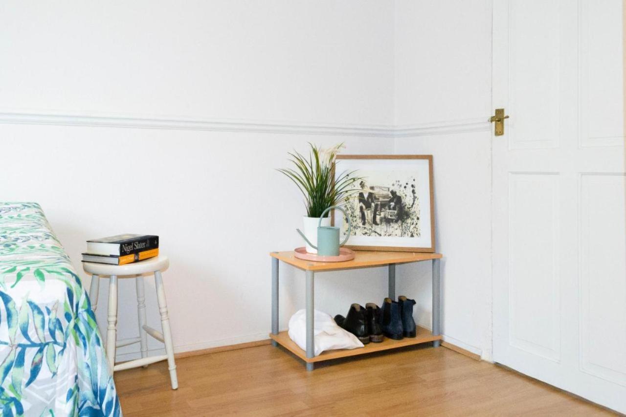 Affordable Double In Trendy Angel, Islington * Londra
